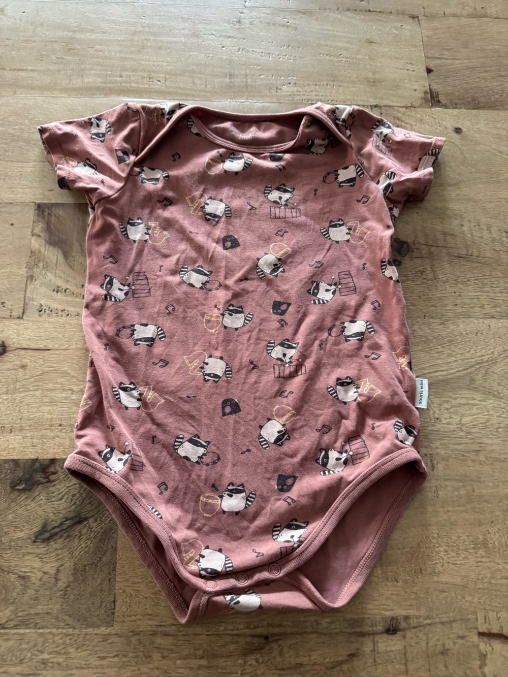 Souris Mini Baby One-Piece Bodysuit in rust with Raccoon Print sz 2-3 years